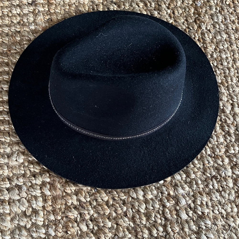 San  Diego Hat Company 
Woman’s Fedora Black with 
Rhinestone band
Adjustable OS - Picture 2 of 7